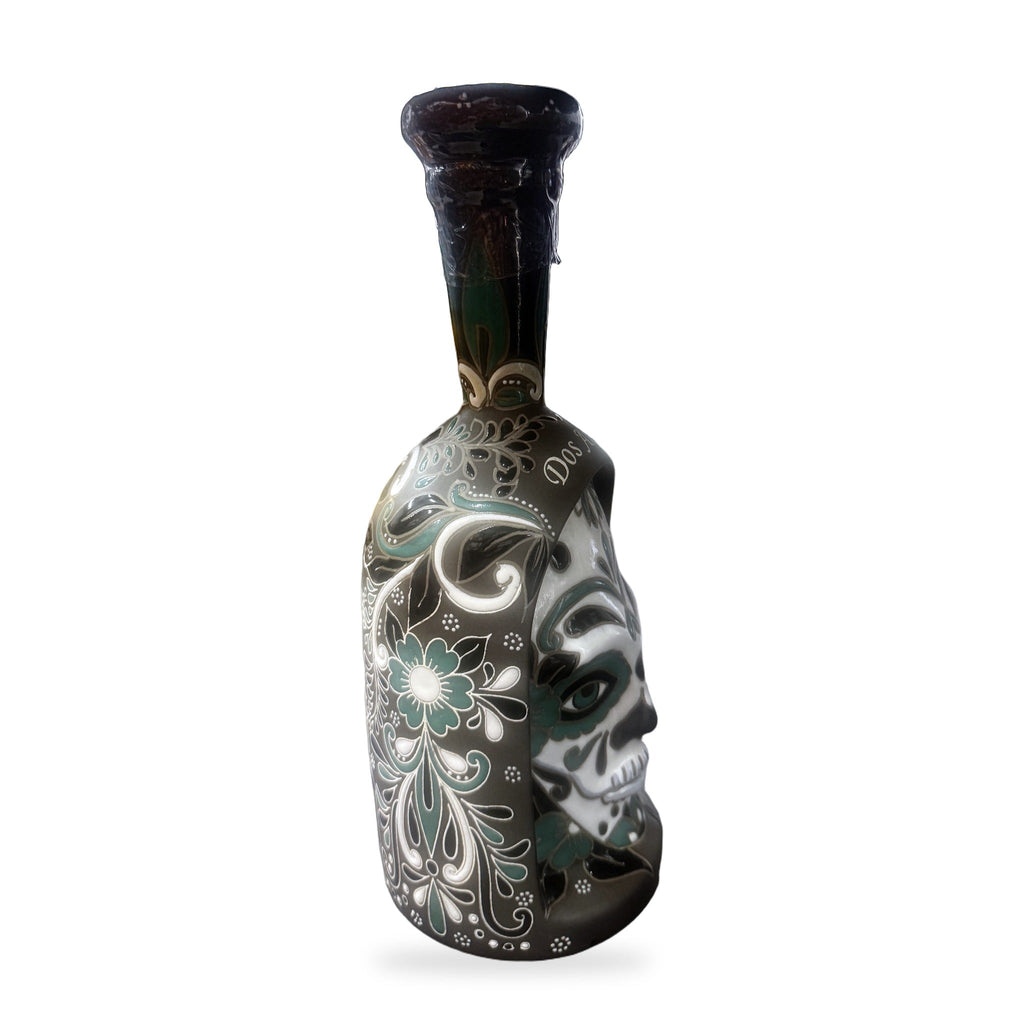 Dos Artes Calavera Doble Barrica 28 Añejo Tequila Día de Muertos right side
