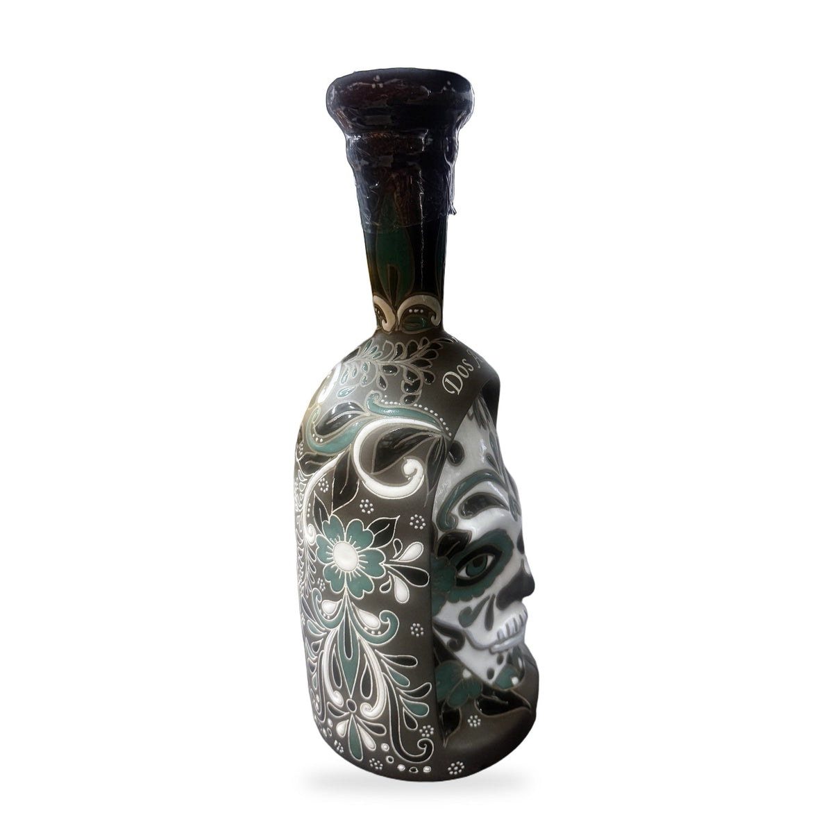 Dos Artes Calavera Doble Barrica 28 Añejo Tequila Día de Muertos right side