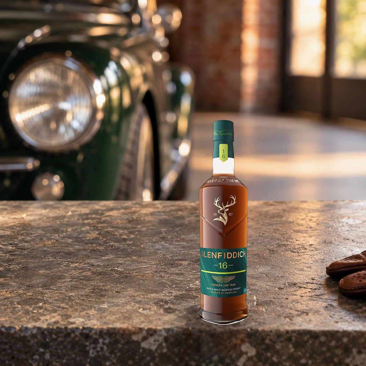 Glenfiddich 16 Year Old Single Malt Scotch Whisky – Aston Martin Formula One™ 2026 Limited Edition carriage house garage